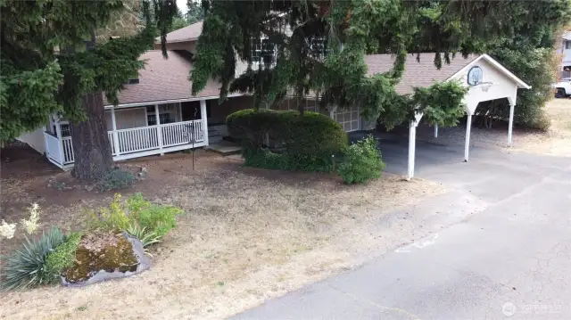 1,659 sqft, 3 bed, 2.5 bath, tri-level, with covered front porch all nestled on a large corner lot in south hill Puyallup. Location provides access to shopping, services, YMCA, Hwy 512, JBLM, and the Sounder train.