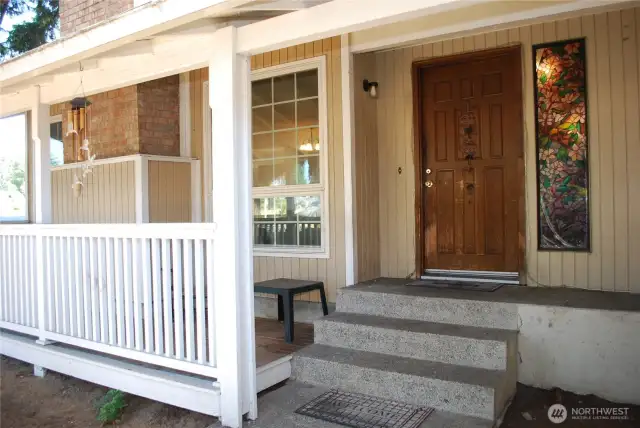 1,659 sqft, 3 bed, 2.5 bath, tri-level, covered front porch all nestled on a large corner lot in south hill Puyallup. Location provides access to shopping, services, YMCA, Hwy 512, JBLM, and the Sounder train.