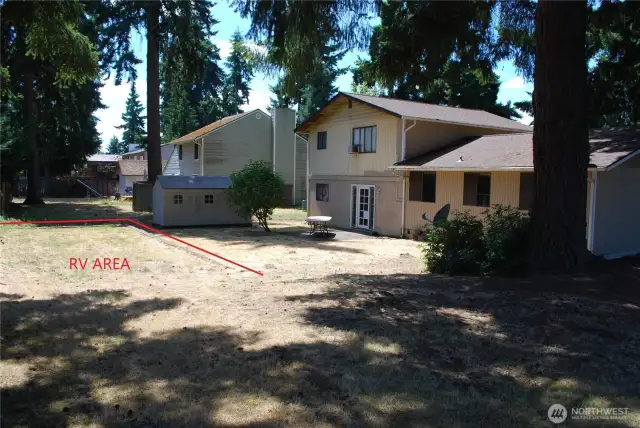 1,659 sqft, 3 bed, 2.5 bath, tri-level, all nestled on a large corner lot in south hill Puyallup. Patio off family room is great for outdoor entertaining, BBQs, or simply relaxing. Plenty of backyard space for an RV and backyard fun, includes shed.