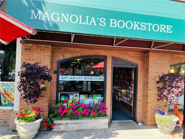 Just a few blocks to the Magnolia Village Bookstore, cafes, shops, and more!