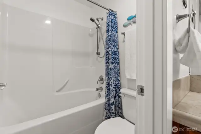 hallway bath upstairs