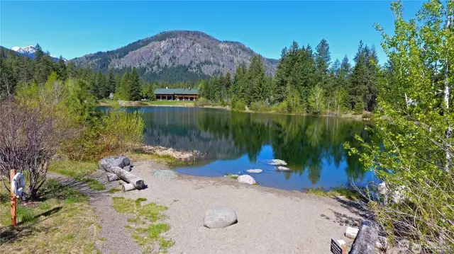 Summer swims, autumn color walks, winter ski-ins—this home is made for all seasons.