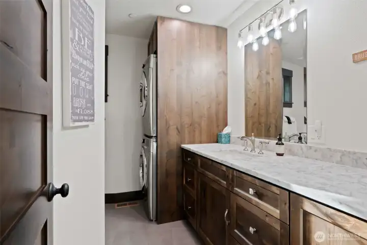 Upper level bath with laundry