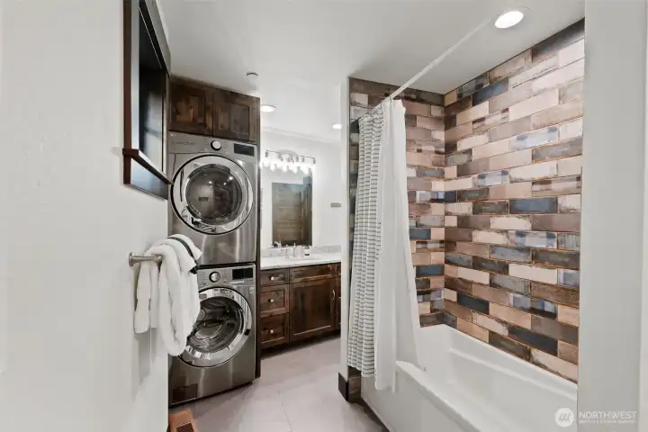 Upper level full bath with laundry
