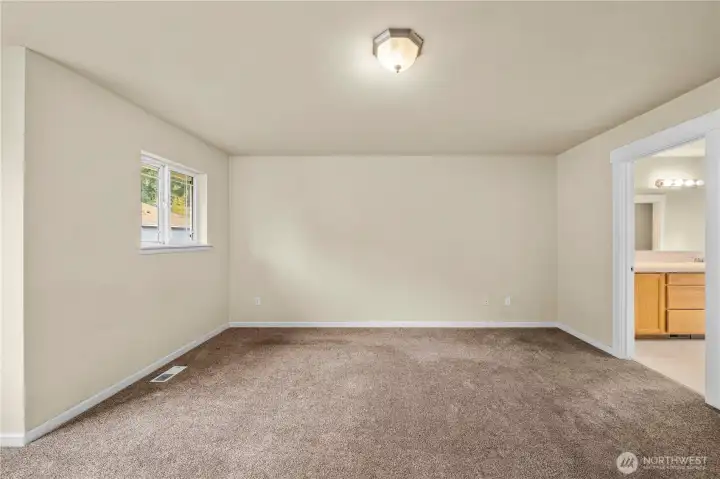 Large primary bedroom with private 5-piece ensuite.