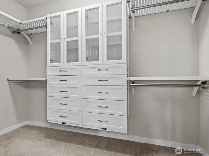 There's nothing better than a great closet system to help you keep your wardrobe organized.