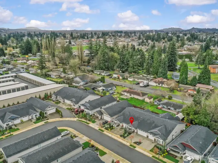 With space between the walls of the connecting units, you'll have peace and quiet and privacy from the neighbors.