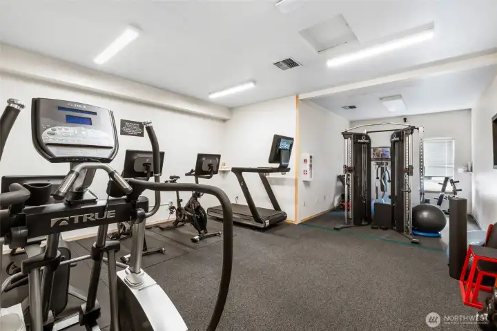 Workout facility with Peloton subscription