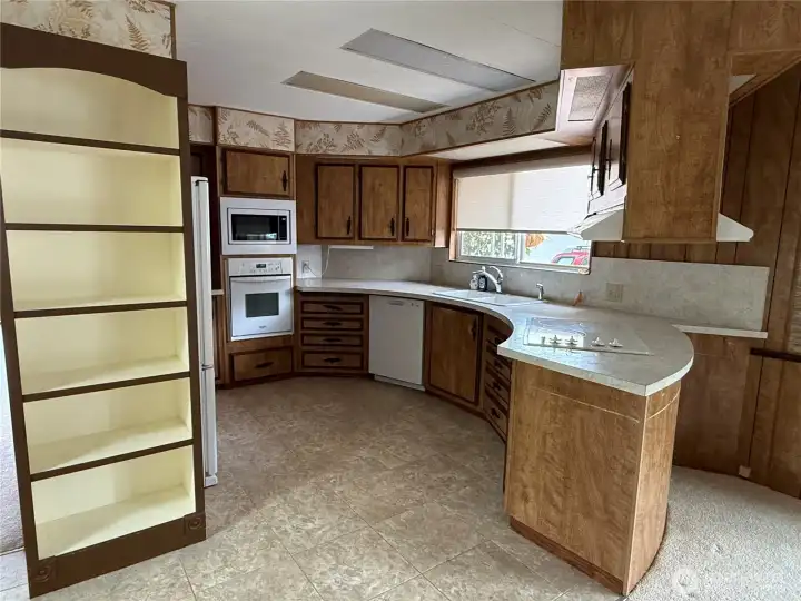 Kitchen with breakfast bar and shelves