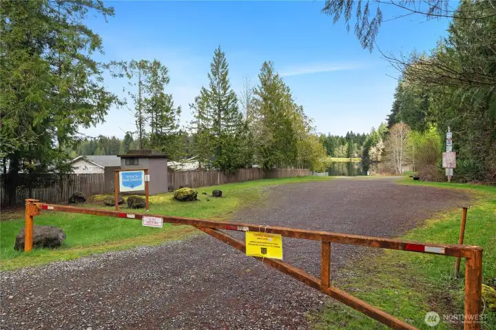 Boat launch is just a few driveways down...