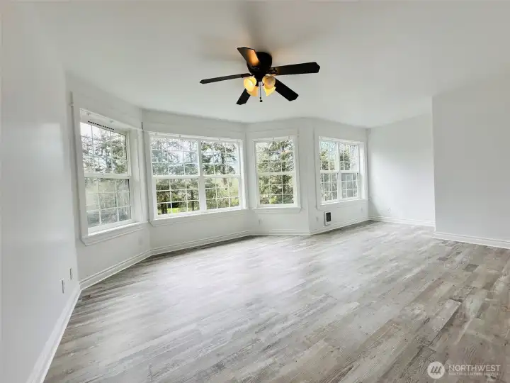 Beautiful Large 2nd floor bedroom with wall of windows
