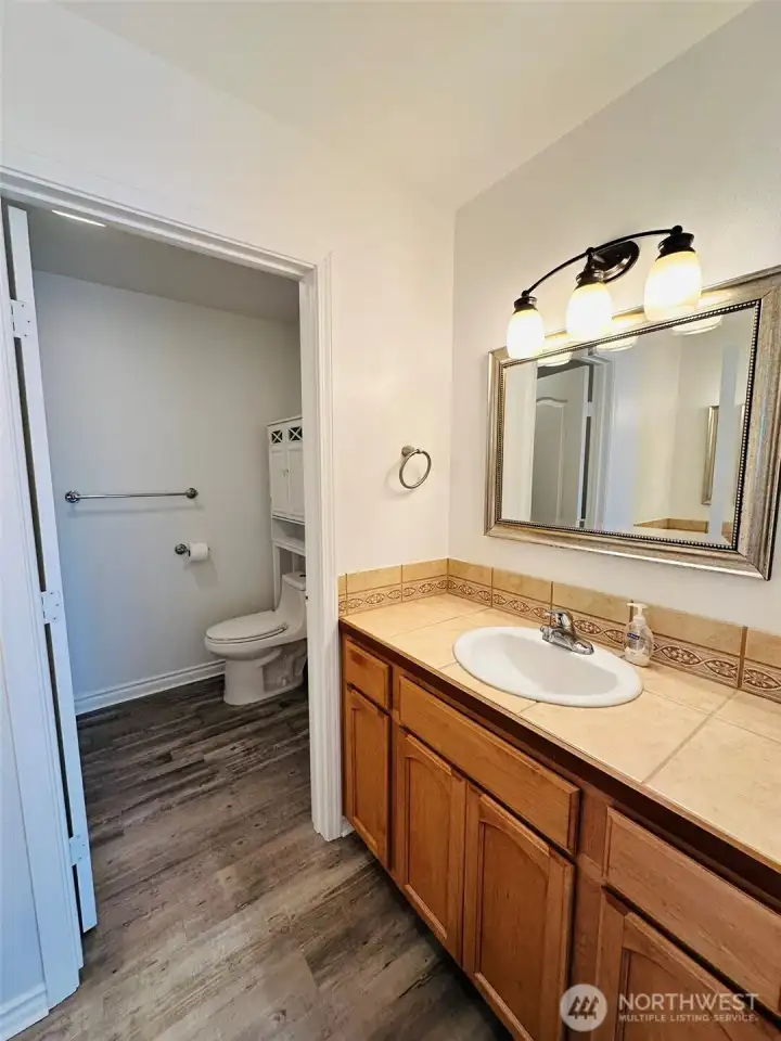 2nd Floor Full Bathroom