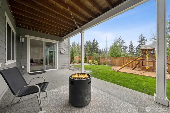 Lower level patio looking over the back yard