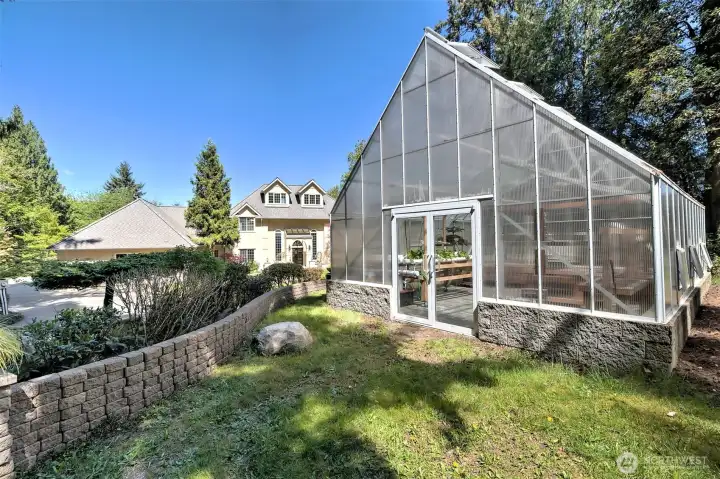 How about that gardener in you? Check out this 22'x20'x12' greenhouse!