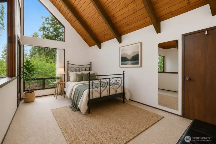 Loft room (5th bedroom)