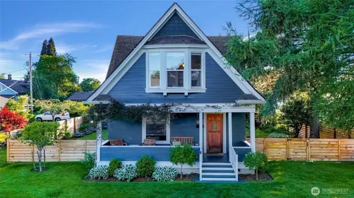 Absolutely charming with every thing you need and WANT!