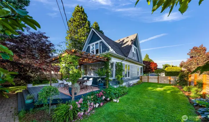 Fenced and landscaped back yard - picture perfect