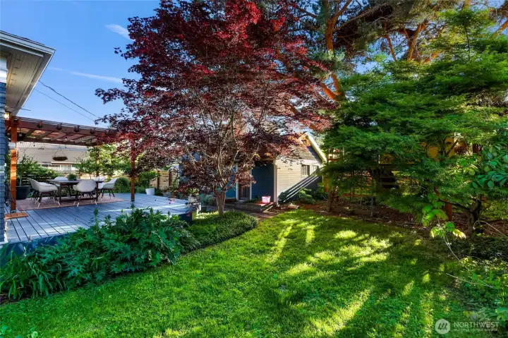 Great balance between grass an landscaped yard