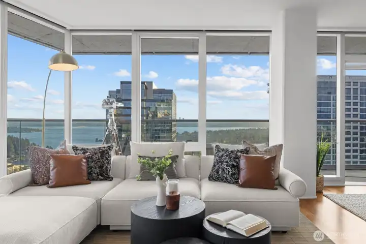 Premier high-floor, SW-facing unit with big views! Premier high-floor, SW-facing unit with big views!