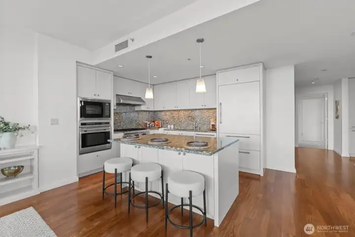 Wolf 6-burner cooktop & slab granite surfaces, too! Wolf 6-burner cooktop & slab granite surfaces, too!