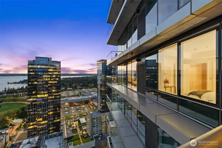 Sip your favorite beverage & watch the city lights sparkle. Sip your favorite beverage & watch the city lights sparkle.