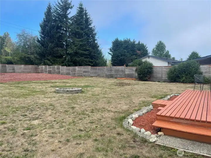 Extensive low maintenance backyard Extensive low maintenance backyard