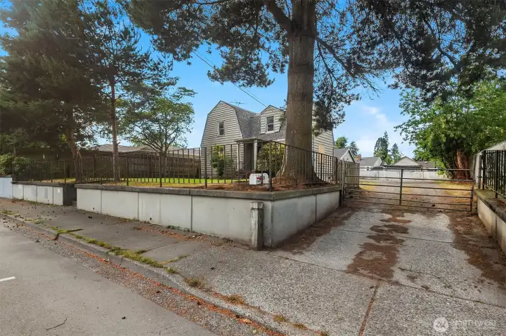 Wide, long driveway for private off street parking for all your cars and your guests! Two car garage in back Wide, long driveway for private off street parking for all your cars and your guests! Two car garage in back