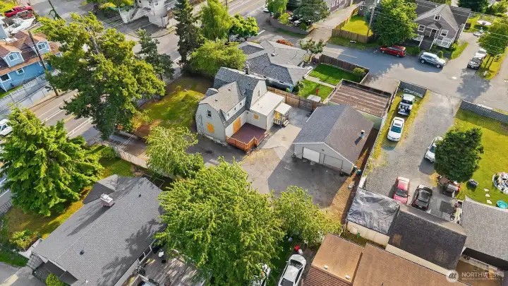 Two car garage along back property line creates ultimate privacy to back neighbor. Two car garage along back property line creates ultimate privacy to back neighbor.