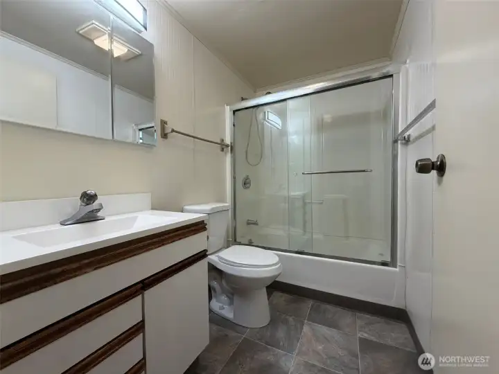 2nd Bathroom 2nd Bathroom