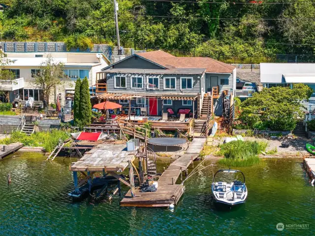 Home and outside area for living large on the lake!