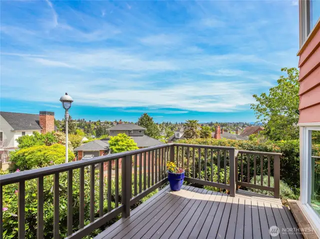 Deck in front