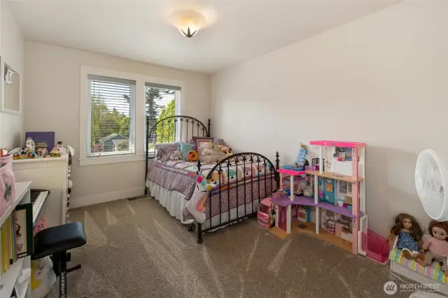 2nd bedroom