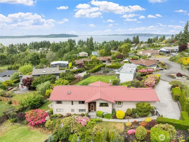 Exceptional view home owned by single owner, showcases true pride of ownership 3,826 sq ft, 4 bedrooms & 3 bathrooms.