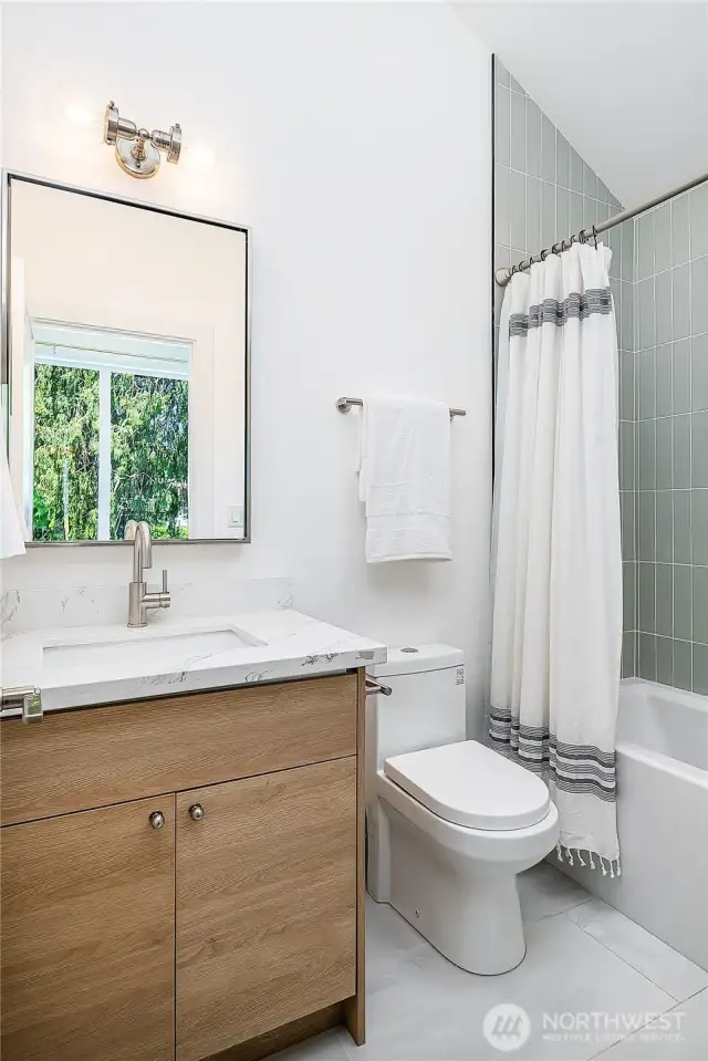 Upper Level Bedroom 3 En-suite