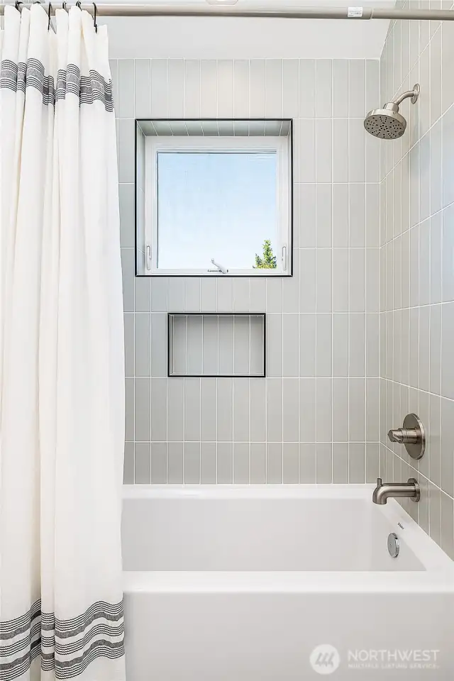 Upper Level Bedroom 3 En-suite