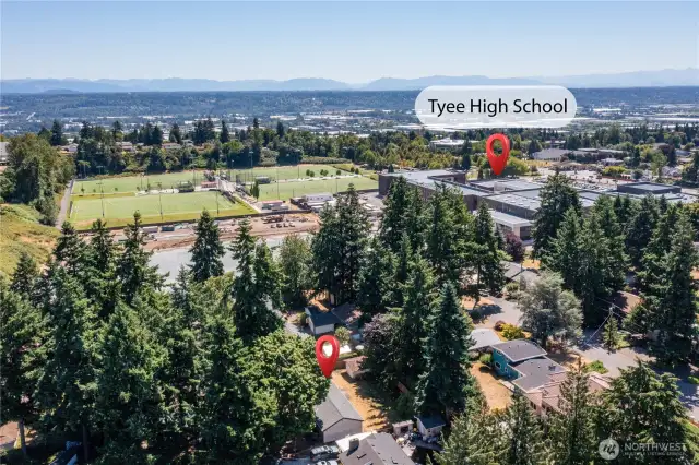 New Tyee High School is just down the hill. A short 20 minute commute to Seattle, I-5 and SeaTac Airport are just minutes away. You can't ask for an easier commute!