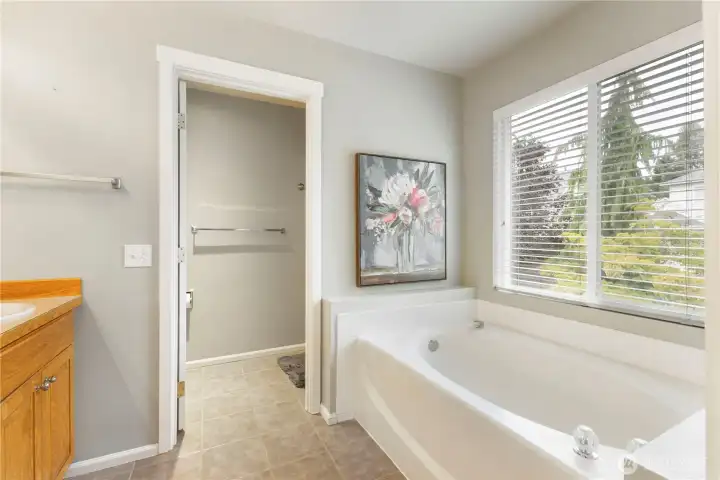 Primary 5 piece Bathroom