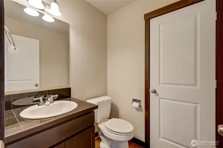 Main 1/2 bath