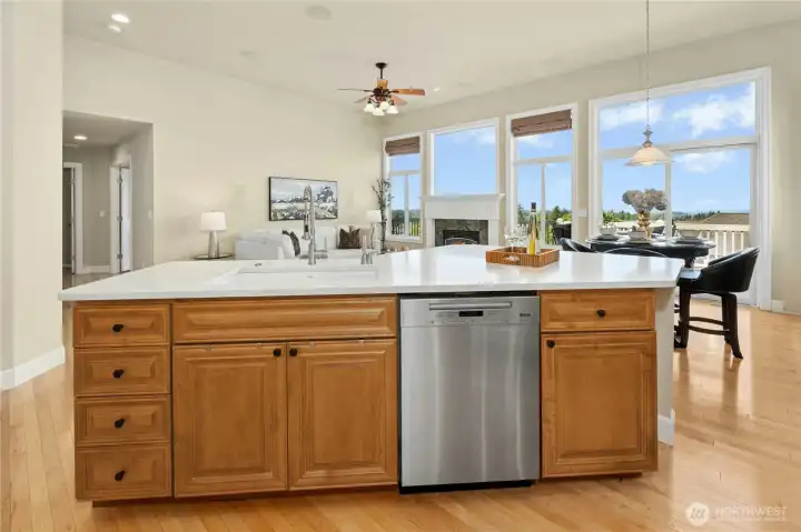 Large island with beauiful cabinets and brand new quartz