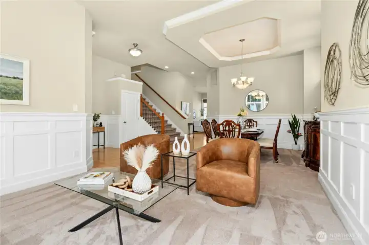 Front living room with tranquil views - NO homes behind you!