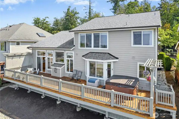 Great entertaining deck off of the great room has space for al-fresco socials and a hot tub!