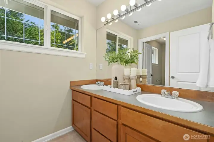 Upstairs hallway full bathroom with 2 sinks and seperate shower/tub area for efficient use.