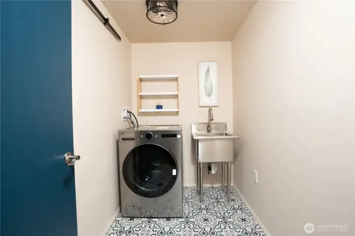 Downstairs laundry has a new washer/dryer combo.   If you wanted to have a kitchen you could use the bedroom next door.