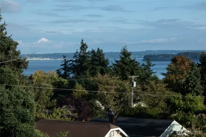 Upstairs bedrom w/ views