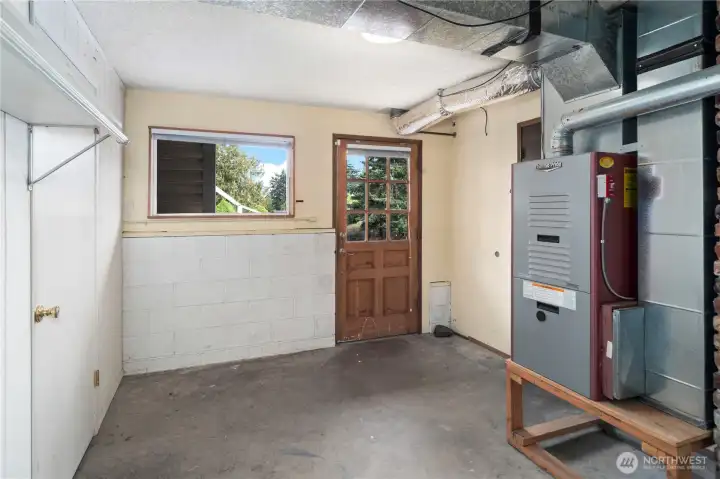 Unfinished basement w/ entrance from parking