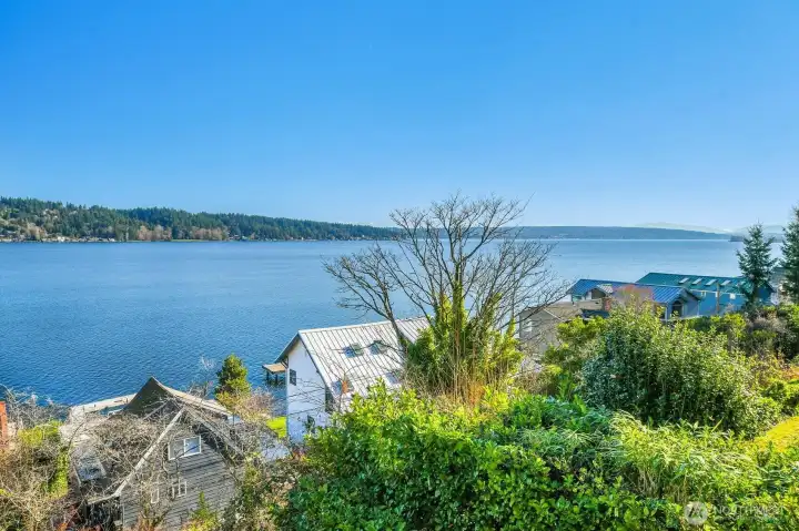 Great opportunity to own a well maintained duplex with amazing views!