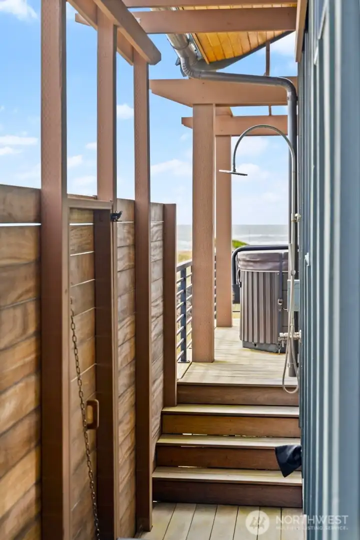 Hot & cold beach shower