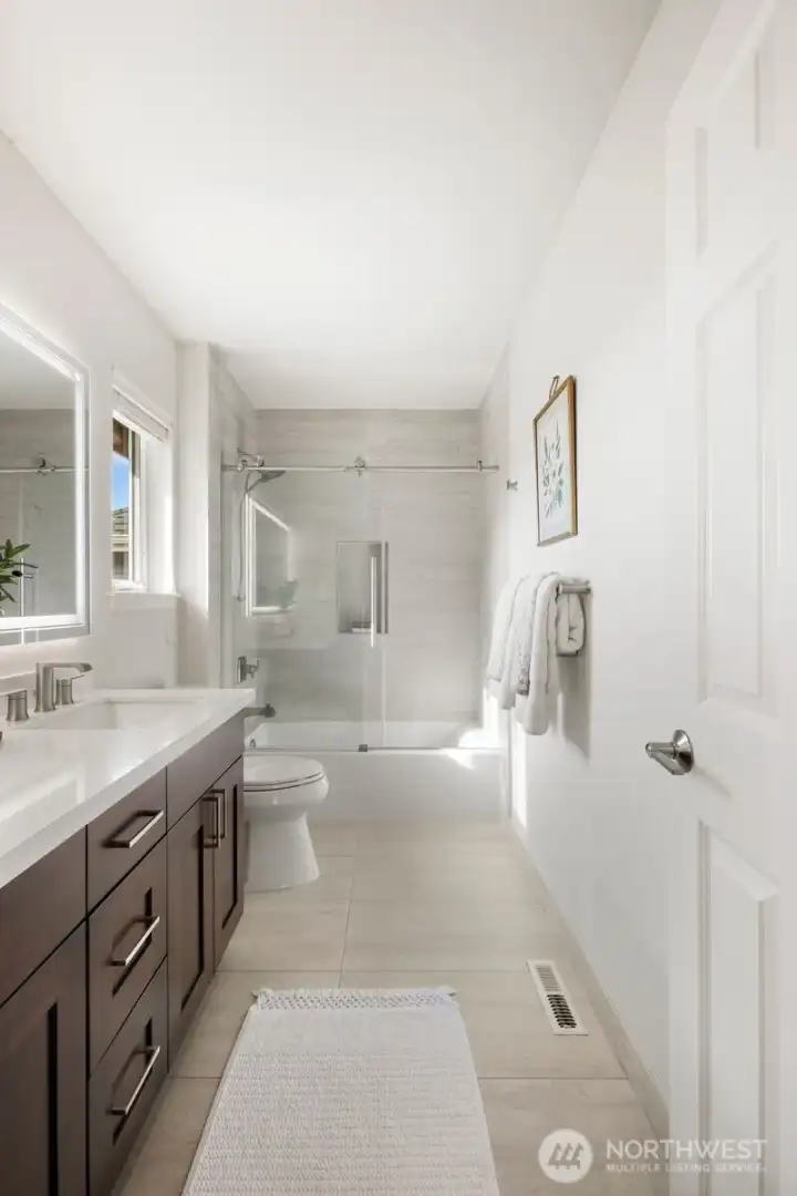 This full bath serves the two additional bedrooms upstairs.