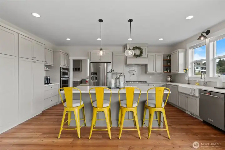 Notice the corner shelves instead cabinet!