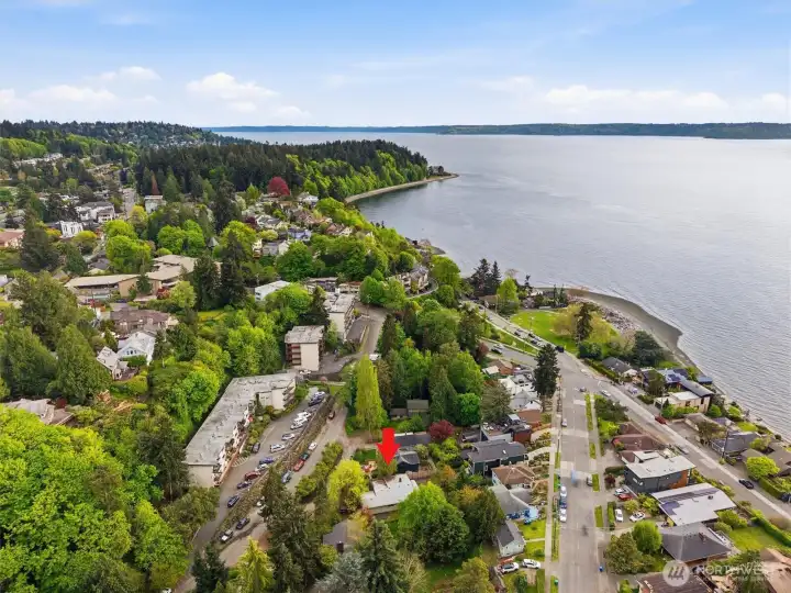 Superb location near Lawson Beach park, Beach Drive, Fauntleroy ferry & park and more!
